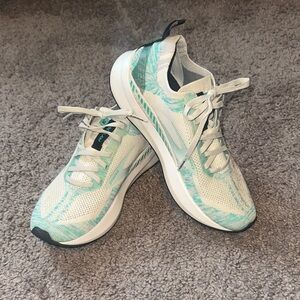 Brooks Bedlam Women's Athletic Shoes in Aqua and White